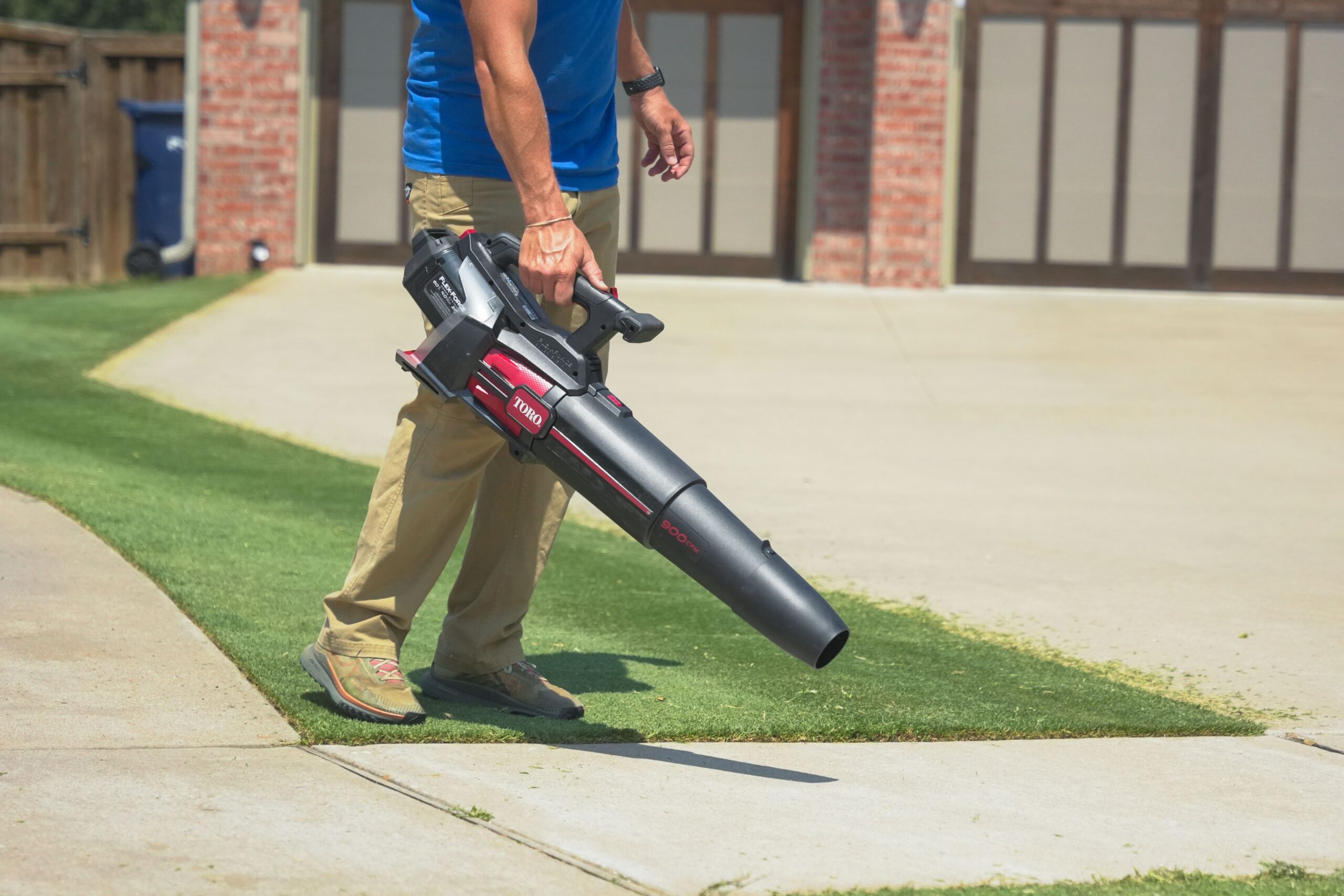 Toro 900 CFM Battery Powered Leaf Blower